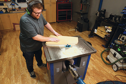 Routing curved shelf with router