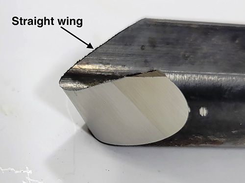 Woodturning gouge with a flat wing