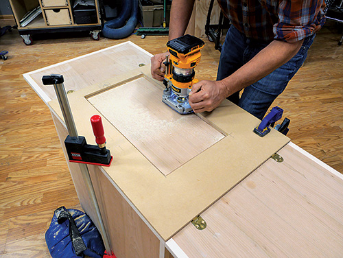 Cutting platform for raising and lowering sewing machine with lift