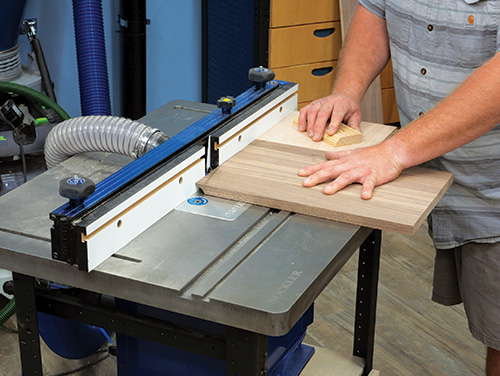 Shaping curve in top of cabinet door
