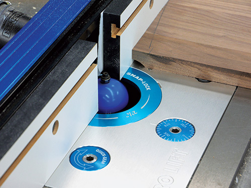 Cove cutting router bit in router table