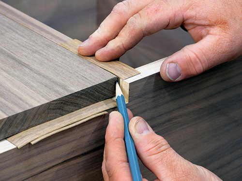 Using veneer to help mark hinge installation locations