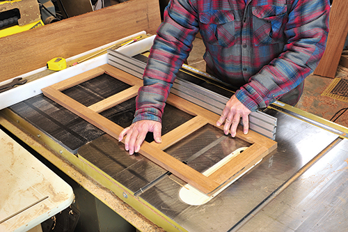 To keep the long frames square while cutting bevels on the inside edge of each frame’s end, the author guides them with a miter gauge.